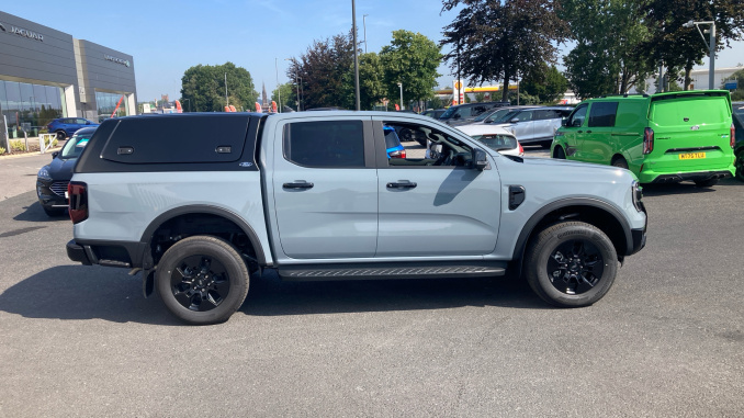 Ford Ranger Petrol Pick Up D/Cab Limited 2.3 EcoBoost PHEV 281 Auto - Image 9